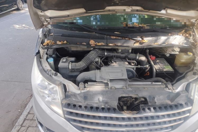 Used JAC Group Refine M5 2013 2.0T Gasoline Automatic Business Edition Engine Bay Right