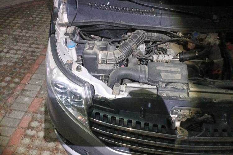 Used JAC Group Refine M5 2013 2.0T Gasoline Manual Business Edition Engine Bay Right