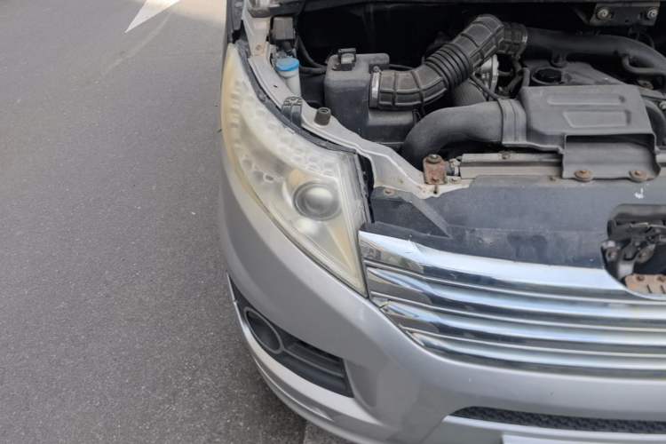Used JAC Group Refine M5 2013 2.0T Gasoline Automatic Business Edition Engine Bay Right