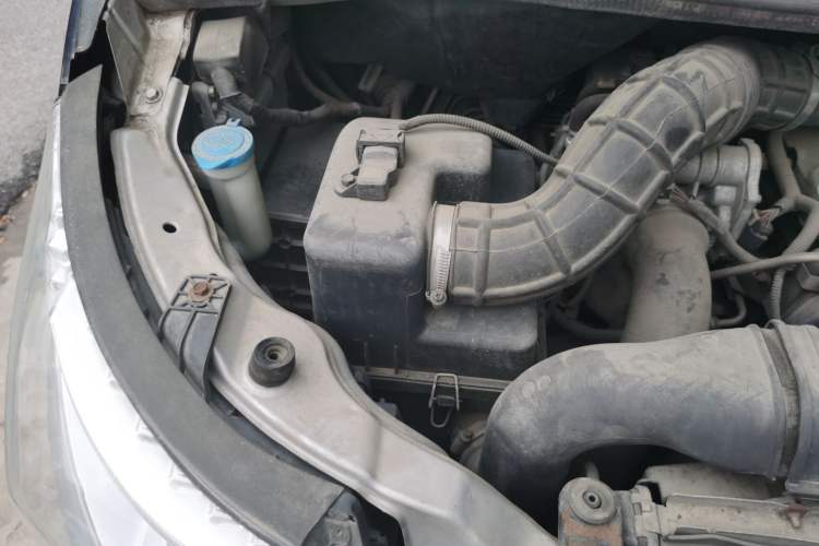 Used JAC Group Refine M5 2013 2.0T Gasoline Automatic Business Edition Engine Bay Right