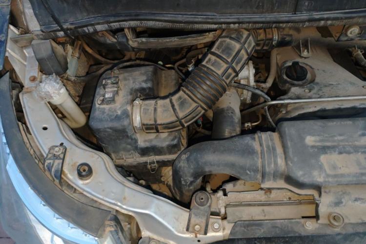 Used JAC Group Refine M5 2013 2.0T Gasoline Automatic Business Edition Engine Bay Right