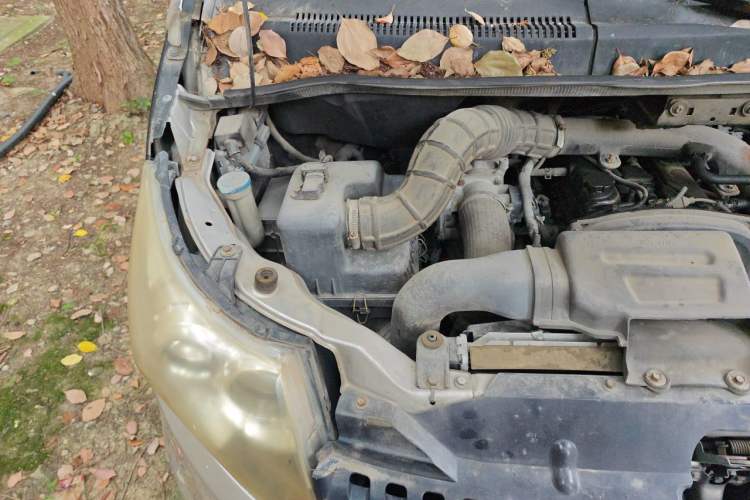 Used JAC Group Refine M5 2013 2.0T Gasoline Manual Business Edition Engine Bay Right