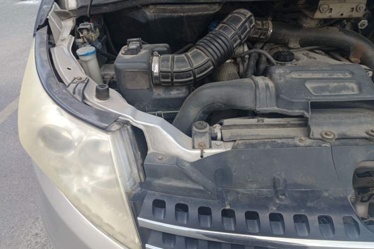 Used JAC Group Refine M5 2013 2.0T Gasoline Manual Business Edition Engine Bay Right