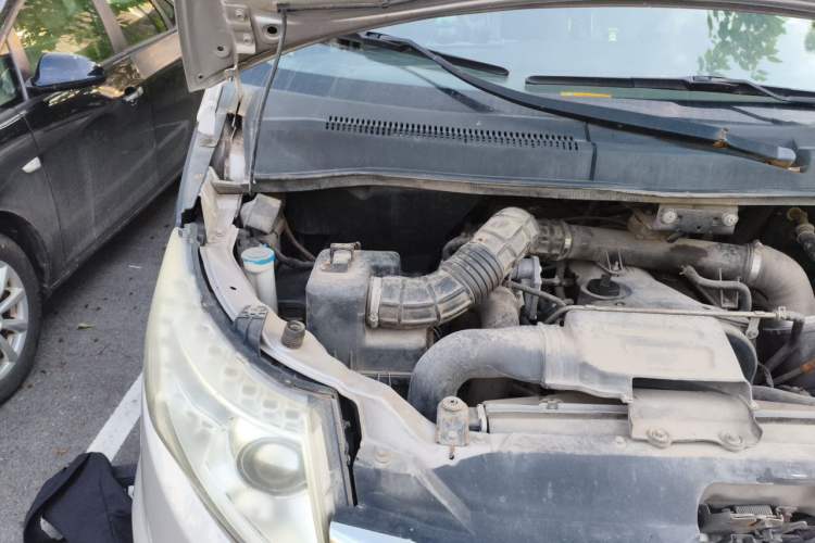 Used JAC Group Refine M5 2013 2.0T Gasoline Manual Business Edition Engine Bay Right