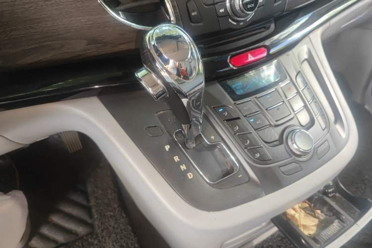 Used JAC Group Refine M5 2013 2.0T Gasoline Automatic Business Edition Gear Lever