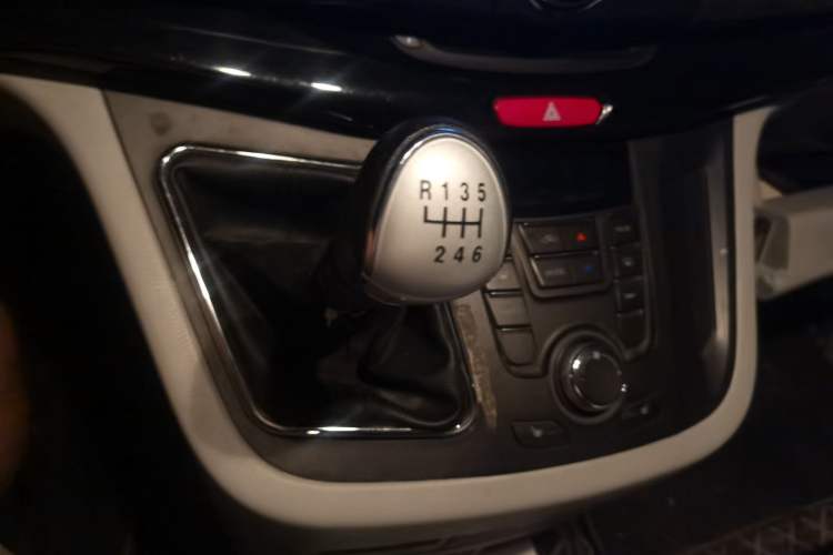 Used JAC Group Refine M5 2013 2.0T Gasoline Manual Business Edition Gear Lever