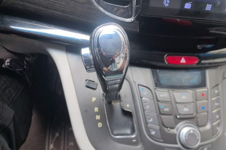 Used JAC Group Refine M5 2013 2.0T Gasoline Automatic Business Edition Gear Lever