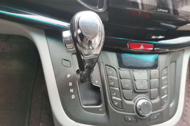 Used JAC Group Refine M5 2013 2.0T Gasoline Automatic Business Edition Gear Lever
