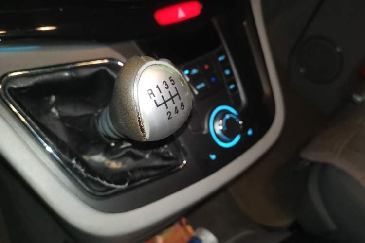 Used JAC Group Refine M5 2013 2.0T Gasoline Manual Business Edition Gear Lever