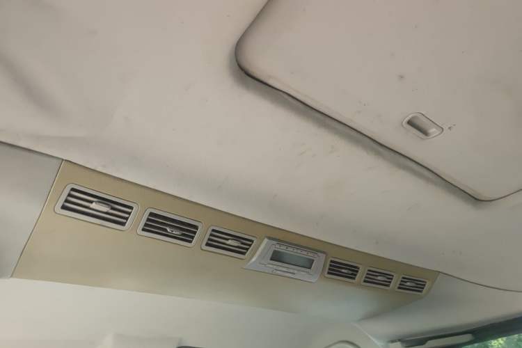Used JAC Group Refine M5 2013 2.0T Gasoline Automatic Business Edition Headliner
