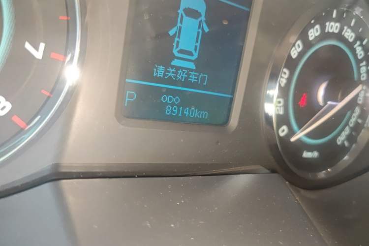 Used JAC Group Refine M5 2013 2.0T Gasoline Automatic Business Edition Odometer Close Up