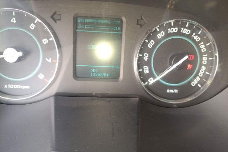 Used JAC Group Refine M5 2013 2.0T Gasoline Manual Business Edition Odometer Close Up