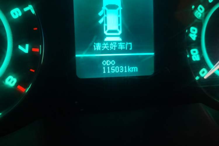 Used JAC Group Refine M5 2013 2.0T Gasoline Manual Business Edition Odometer Close Up