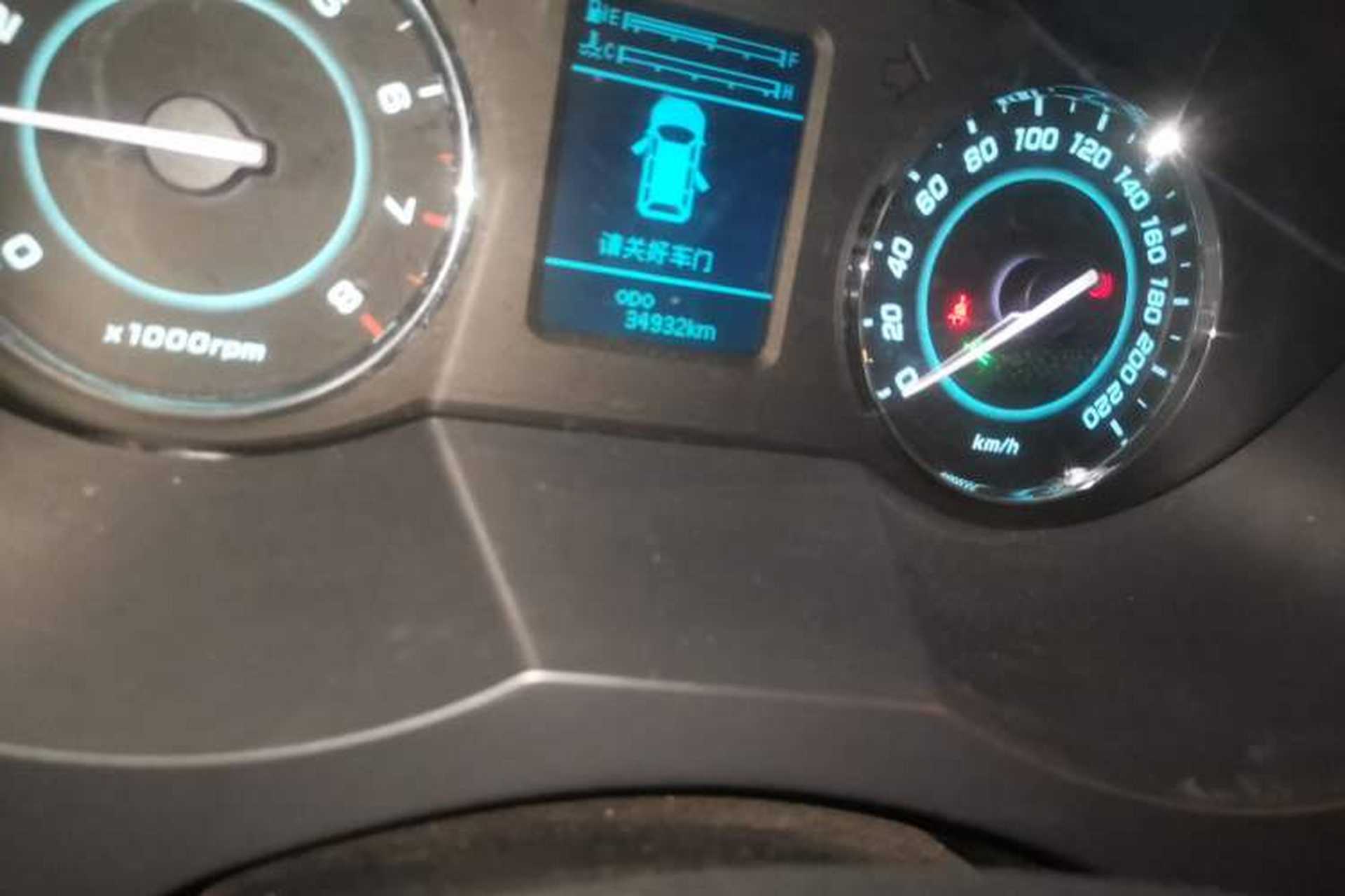 Used JAC Group Refine M5 2013 2.0T Gasoline Manual Business Edition Odometer Close Up