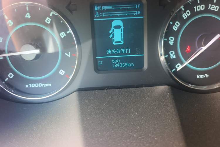 Used JAC Group Refine M5 2013 2.0T Gasoline Automatic Business Edition Odometer Close Up