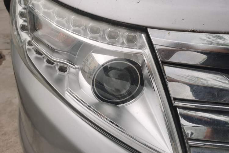 Used JAC Group Refine M5 2013 2.0T Gasoline Automatic Business Edition Right Front Headlight