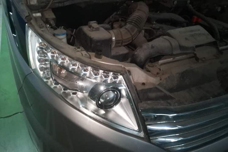Used JAC Group Refine M5 2013 2.0T Gasoline Manual Business Edition Right Front Headlight