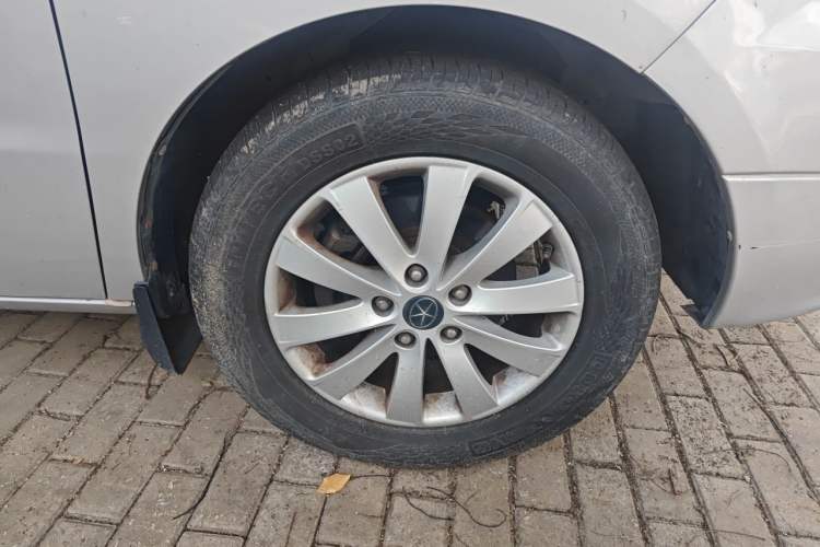 Used JAC Group Refine M5 2013 2.0T Gasoline Automatic Business Edition Right Front Wheel Hub