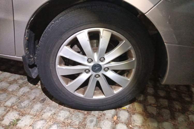 Used JAC Group Refine M5 2013 2.0T Gasoline Manual Business Edition Right Front Wheel Hub