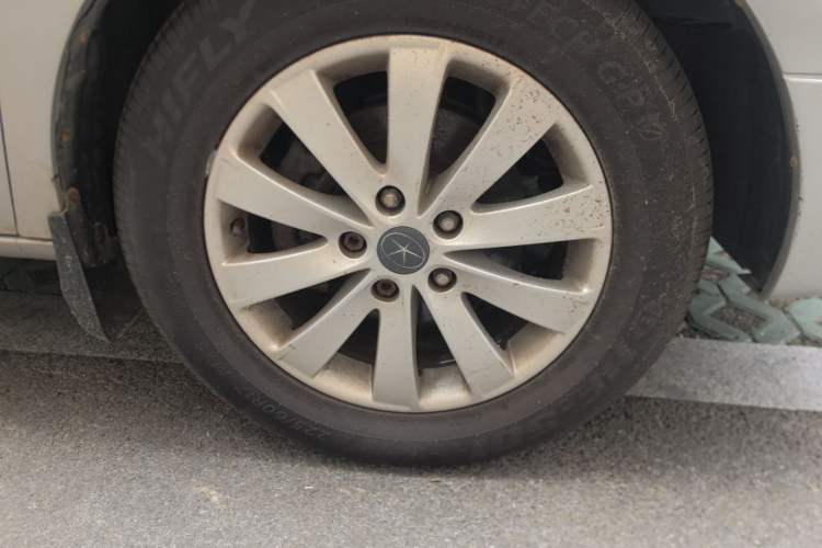 Used JAC Group Refine M5 2013 2.0T Gasoline Automatic Business Edition Right Front Wheel Hub