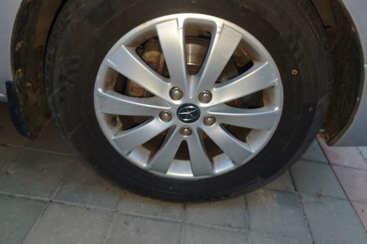 Used JAC Group Refine M5 2013 2.0T Gasoline Automatic Business Edition Right Front Wheel Hub