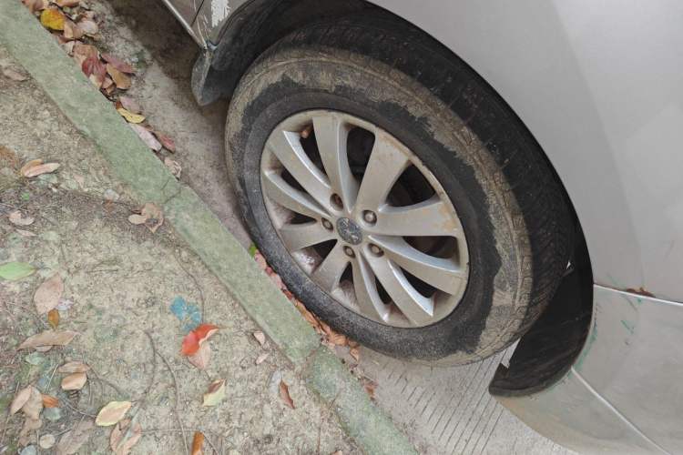 Used JAC Group Refine M5 2013 2.0T Gasoline Manual Business Edition Right Front Wheel Hub