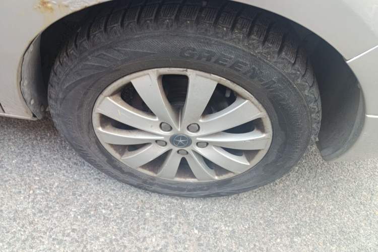 Used JAC Group Refine M5 2013 2.0T Gasoline Manual Business Edition Right Front Wheel Hub