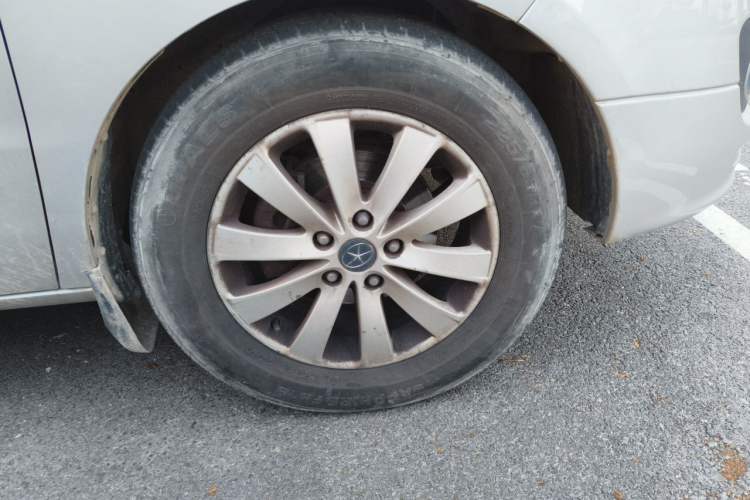 Used JAC Group Refine M5 2013 2.0T Gasoline Manual Business Edition Right Front Wheel Hub
