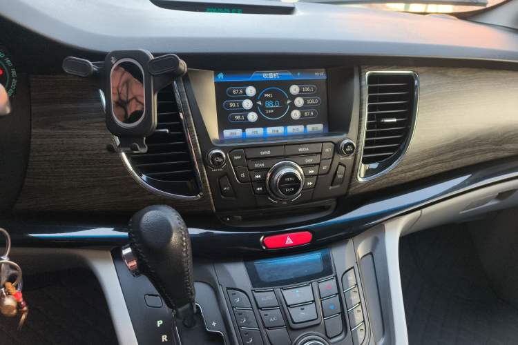 Used JAC Group Refine M5 2013 2.0T Gasoline Automatic Business Edition Audio And AC Panel