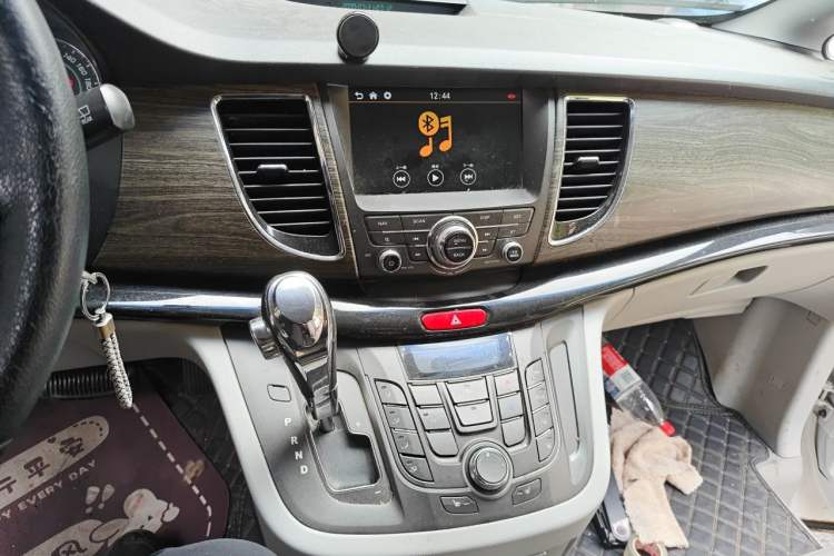 Used JAC Group Refine M5 2013 2.0T Gasoline Automatic Business Edition Audio And AC Panel