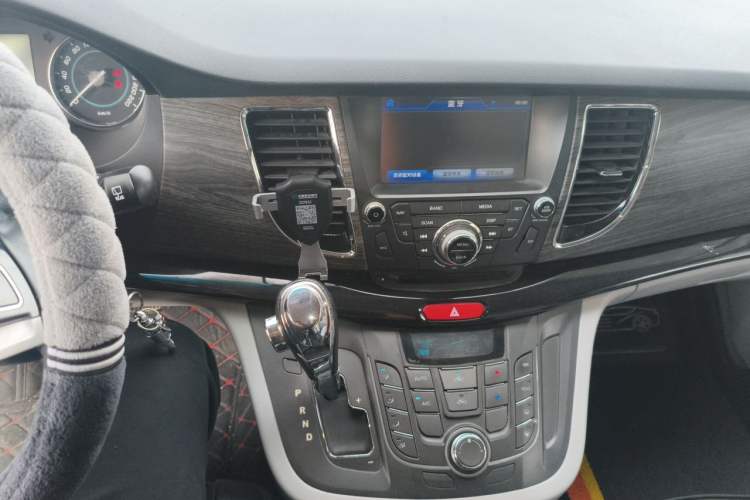 Used JAC Group Refine M5 2013 2.0T Gasoline Automatic Business Edition Audio And AC Panel