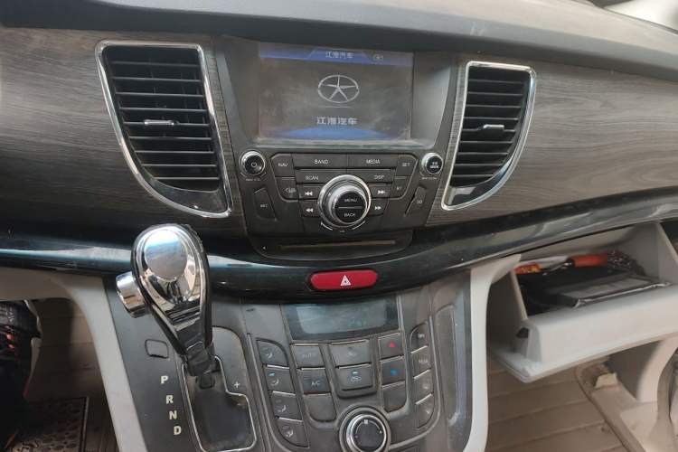Used JAC Group Refine M5 2013 2.0T Gasoline Automatic Business Edition Audio And AC Panel
