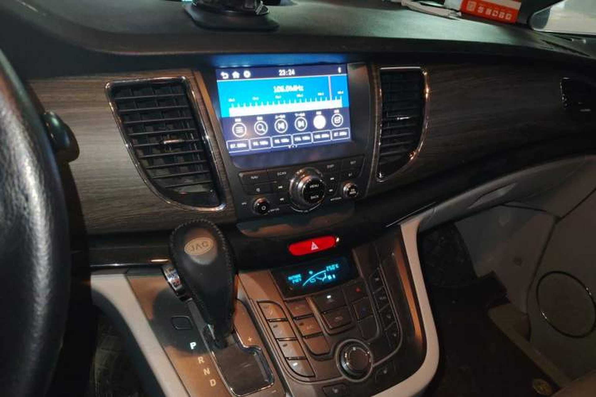 Used JAC Group Refine M5 2013 2.0T Gasoline Automatic Business Edition Audio And AC Panel