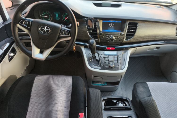 Used JAC Group Refine M5 2013 2.0T Gasoline Automatic Business Edition Center Console