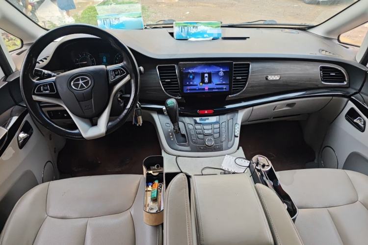 Used JAC Group Refine M5 2013 2.0T Gasoline Automatic Business Edition Center Console