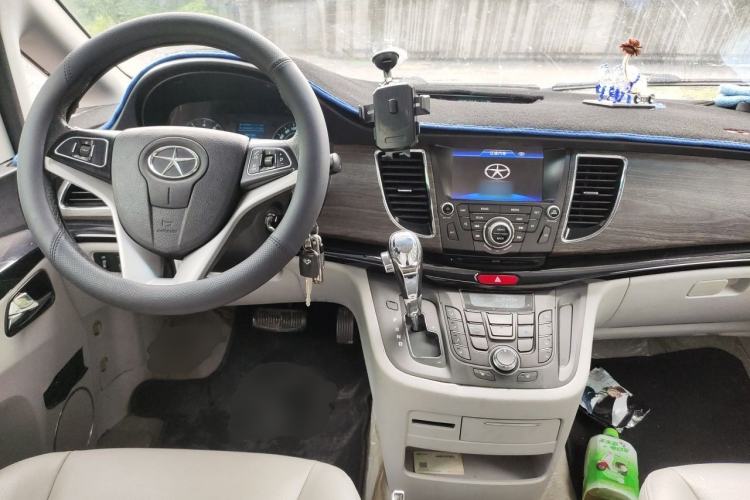 Used JAC Group Refine M5 2013 2.0T Gasoline Automatic Business Edition Center Console