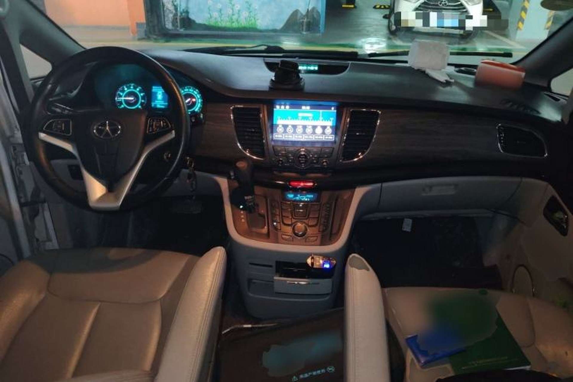 Used JAC Group Refine M5 2013 2.0T Gasoline Automatic Business Edition Center Console