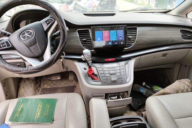 Used JAC Group Refine M5 2013 2.0T Gasoline Automatic Business Edition Center Console