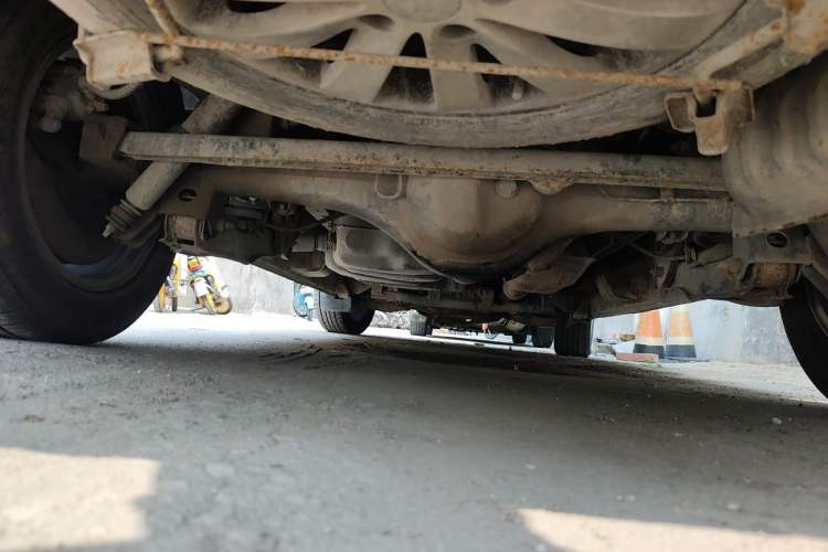 Used JAC Group Refine M5 2013 2.0T Gasoline Automatic Business Edition Chassis Rear