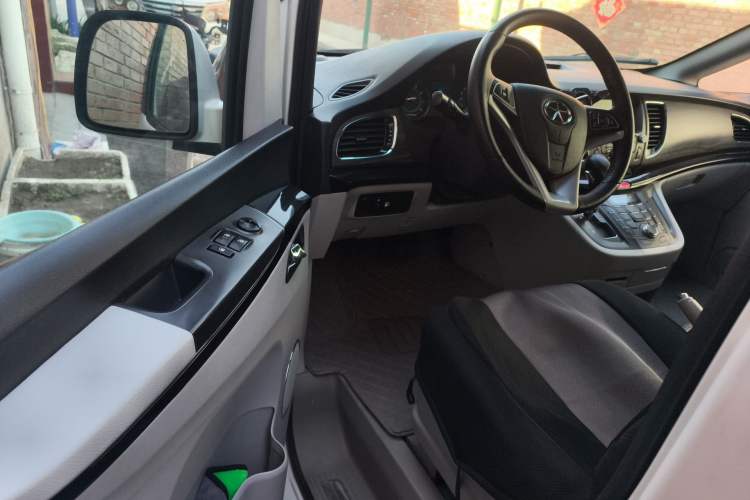 Used JAC Group Refine M5 2013 2.0T Gasoline Automatic Business Edition Driver Seat
