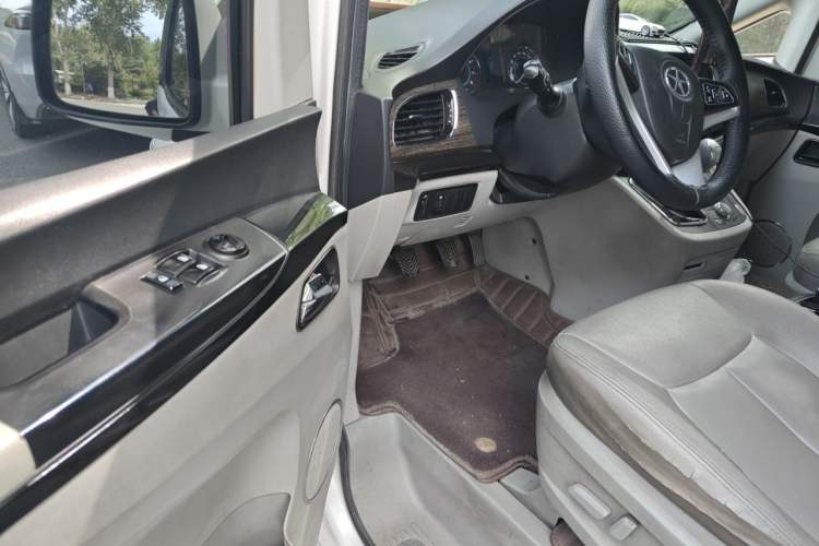 Used JAC Group Refine M5 2013 2.0T Gasoline Manual Business Edition Driver Seat