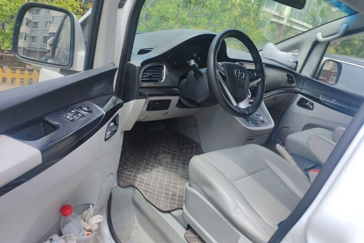 Used JAC Group Refine M5 2013 2.0T Gasoline Automatic Business Edition Driver Seat