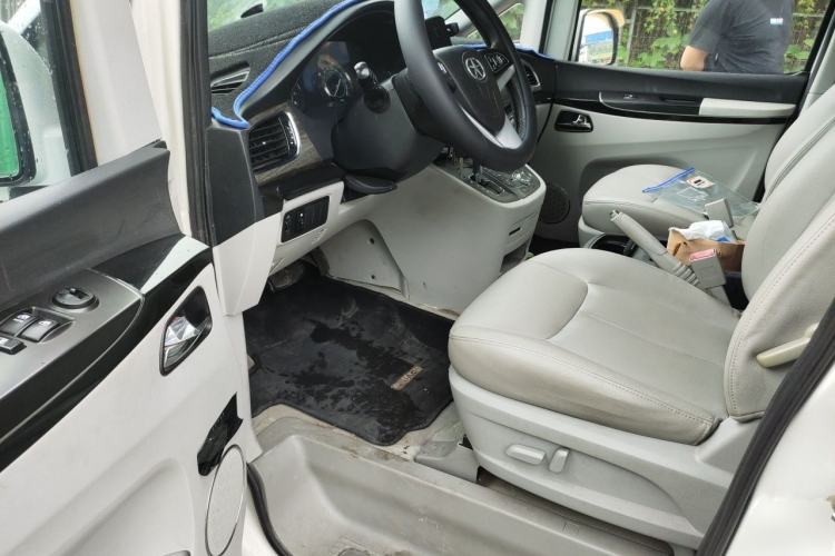 Used JAC Group Refine M5 2013 2.0T Gasoline Automatic Business Edition Driver Seat