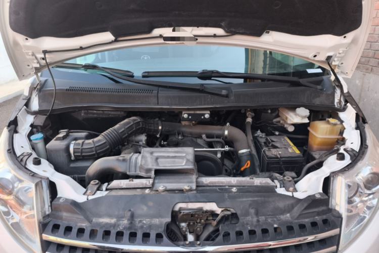 Used JAC Group Refine M5 2013 2.0T Gasoline Automatic Business Edition Engine Bay
