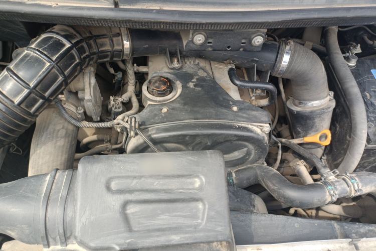 Used JAC Group Refine M5 2013 2.0T Gasoline Automatic Business Edition Engine Bay