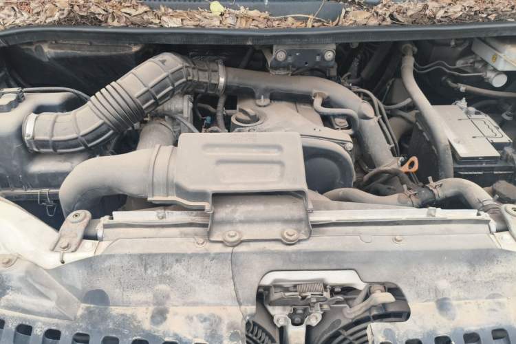 Used JAC Group Refine M5 2013 2.0T Gasoline Automatic Business Edition Engine Bay