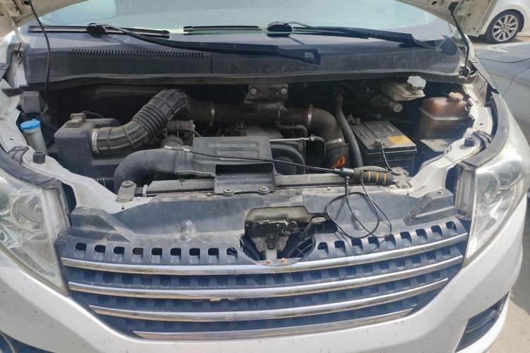 Used JAC Group Refine M5 2013 2.0T Gasoline Automatic Business Edition Engine Bay