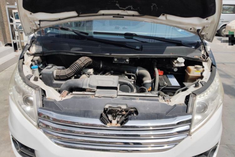 Used JAC Group Refine M5 2013 2.0T Gasoline Automatic Business Edition Engine Bay