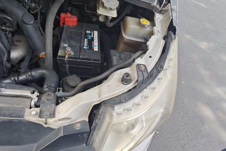 Used JAC Group Refine M5 2013 2.0T Gasoline Manual Business Edition Engine Bay Left