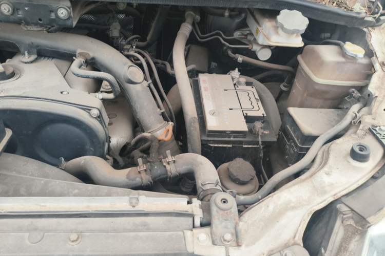 Used JAC Group Refine M5 2013 2.0T Gasoline Automatic Business Edition Engine Bay Left